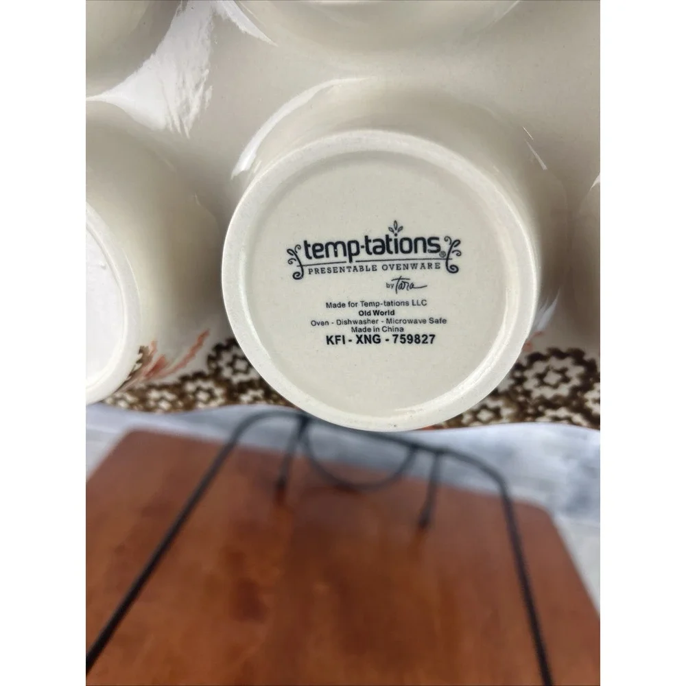 Temptations by Tara Old World Fall Harvest Leaves Acorns Muffin Pan Bakeware